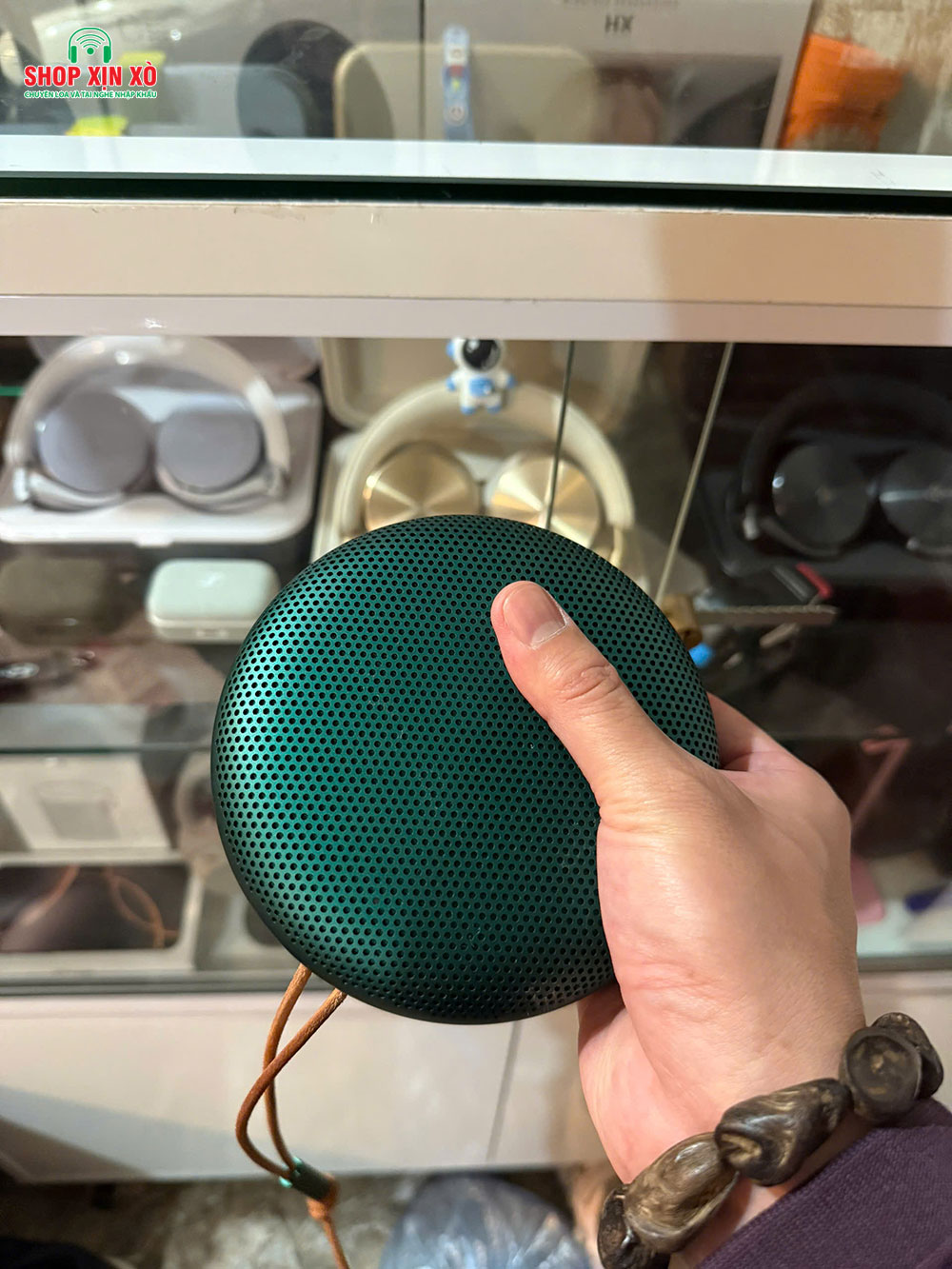bo-beosound-a1-2nd-gen-d